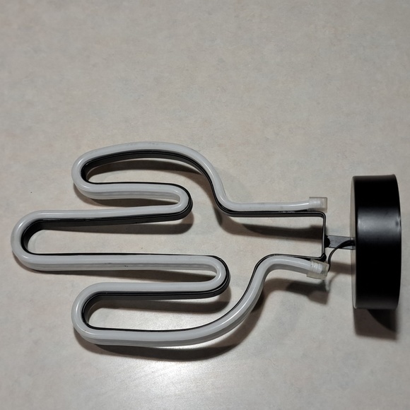 Cactus Night Light Battery Powered - Picture 3 of 5